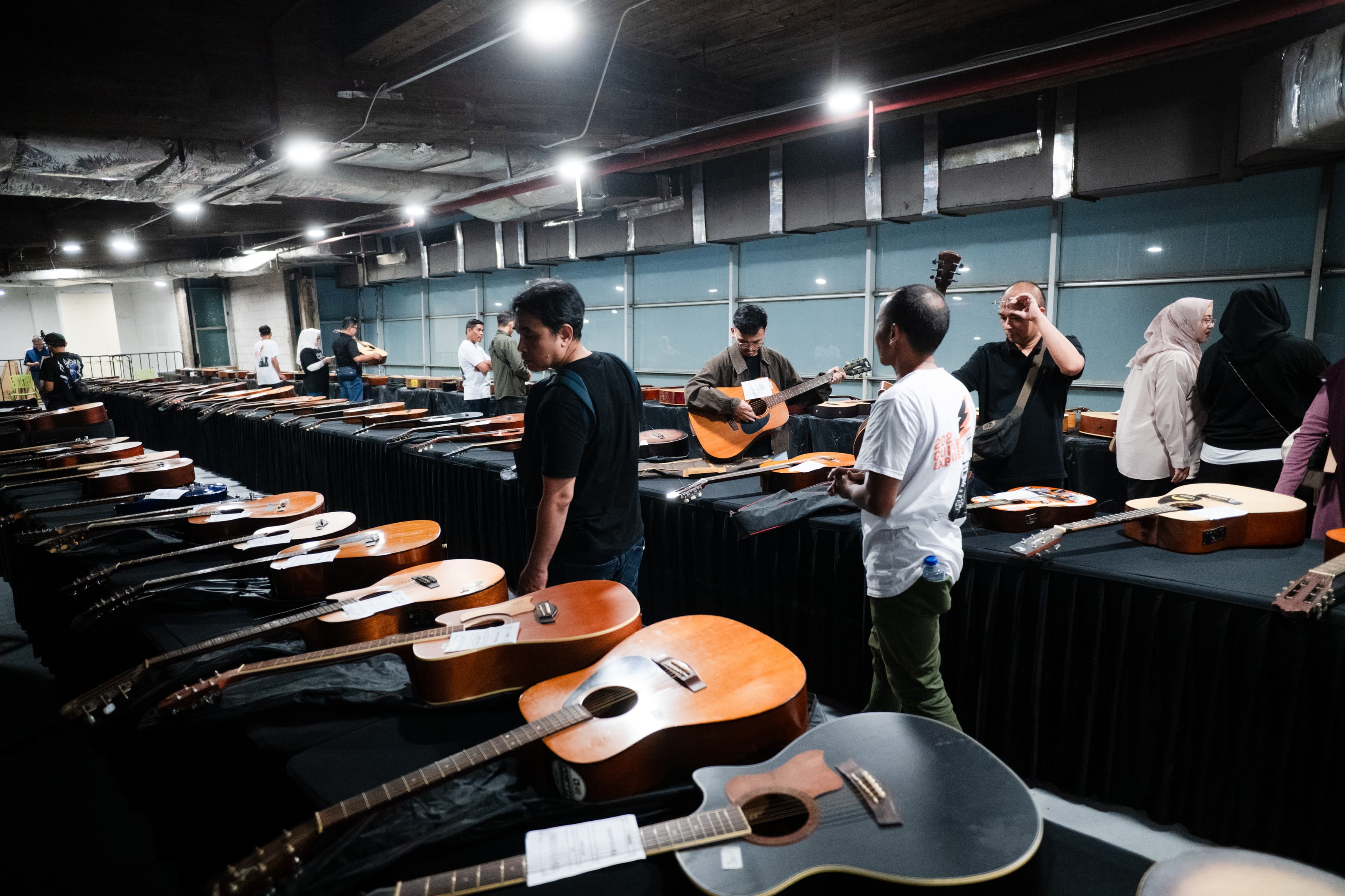 INDOGUITARSHOW: vendor booths